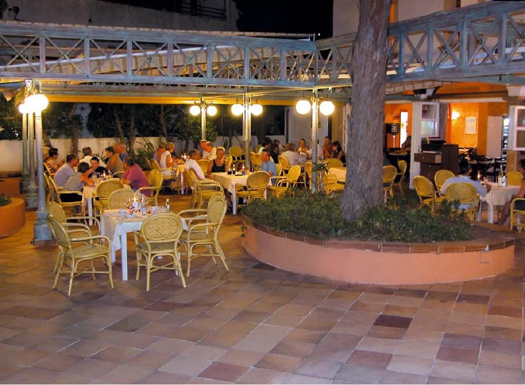 Hotel Beachclub Font De Sa Cala