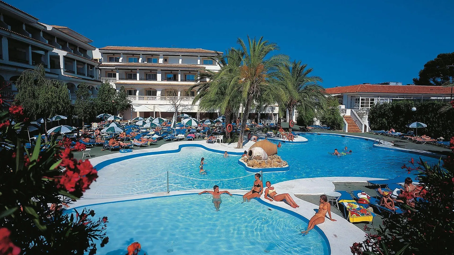 Hotel Beachclub Font De Sa Cala 4*,